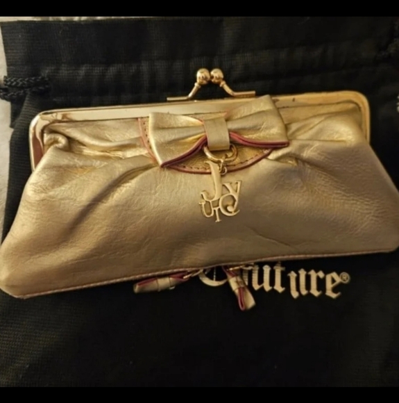 Juicy Couture Handbags - Rare Juicy Couture Kisslock Y2K Beautiful Gold Metallic Clutch Coin Bag